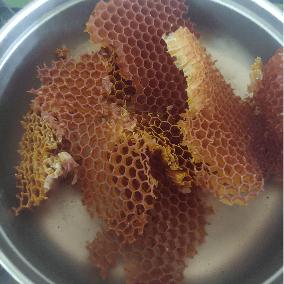 Beeswax comb